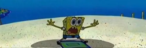 Bob Esponja comemorando na praia