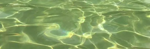 Fundo de agua com reflexo de luz