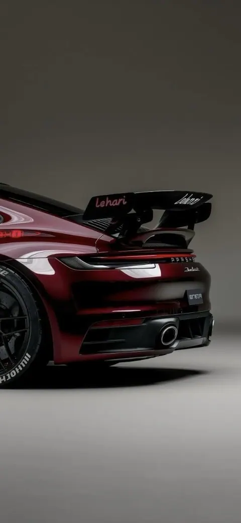 Traseira de carro esportivo vermelho