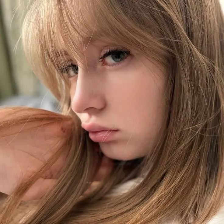 garota loira estilo soft icon