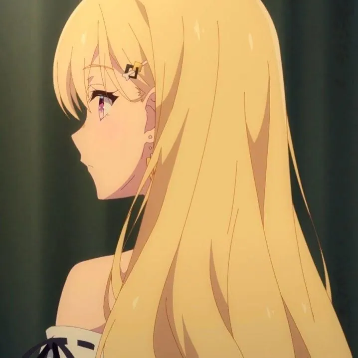 Garota loira anime com vestido preto