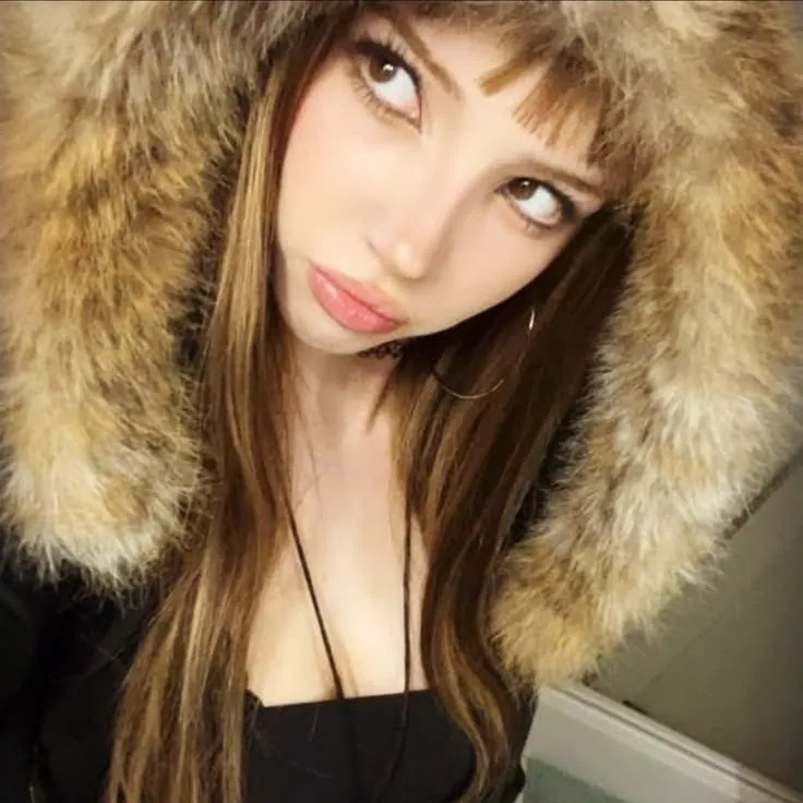 perfil aesthetic com dinheiro e capuz