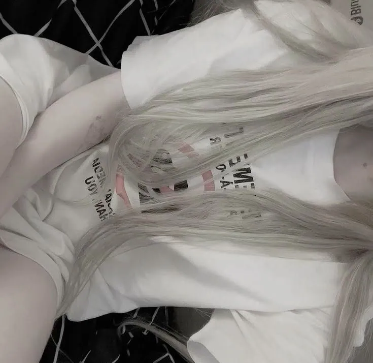 icon grunge P&B com meias listradas