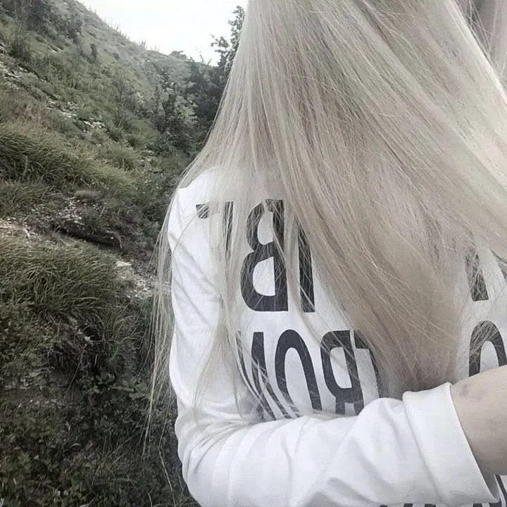icon grunge P&B com meias listradas