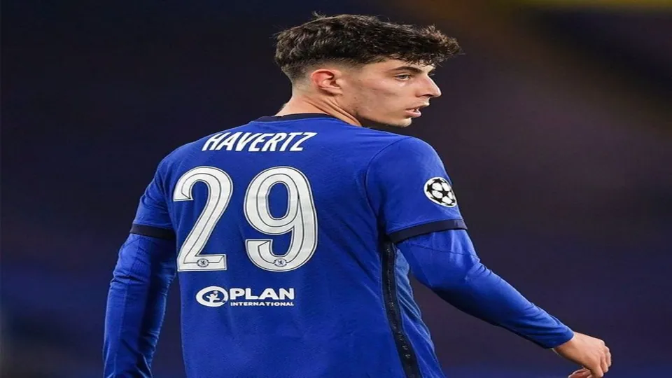 Kai Havertz com camisa do Chelsea