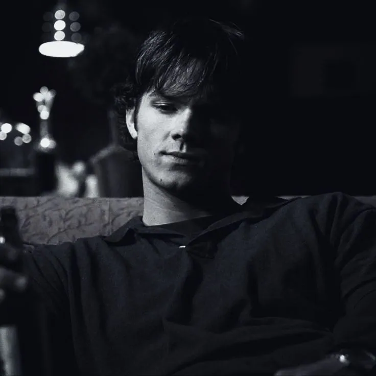 Sam Winchester preto e branco