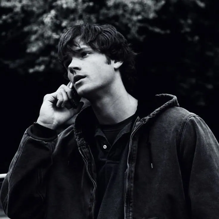 Sam Winchester preto e branco