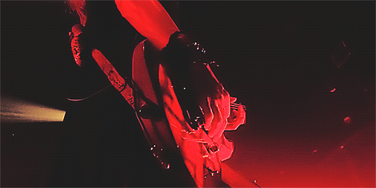 Banner de guitarra em tom vermelho