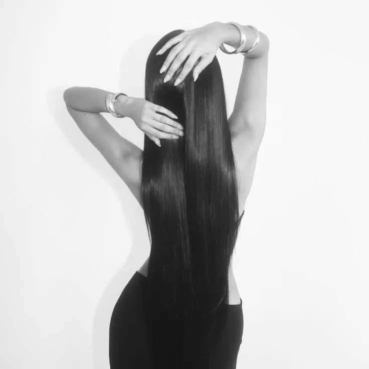 perfil estetico em preto e branco