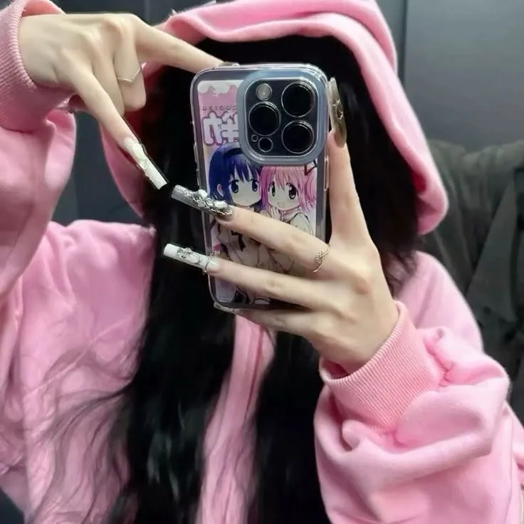 Garota fofa com moletom rosa