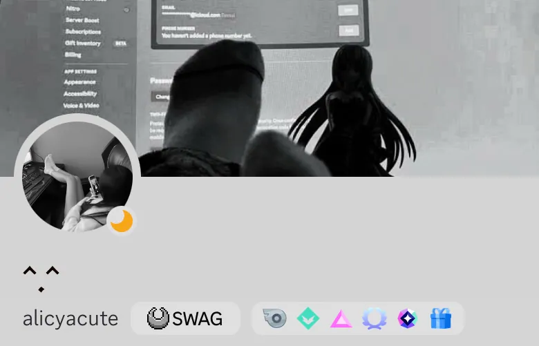 Perfil em preto e branco