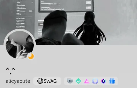 Perfil em preto e branco